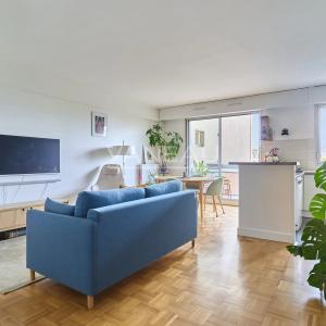 Neuilly - Trois pièces ensoleillé et calme avec balcon