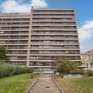 Paris 15ᵉ Charles Michels 2 pièces avec balcon, au calme sur jardin