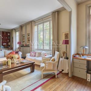 Boulogne - Appartement de charme aux beaux volumes