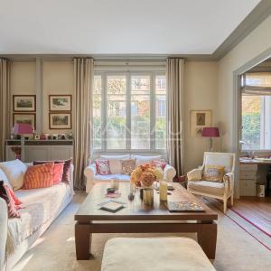 Boulogne - Appartement de charme aux beaux volumes