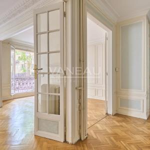 Paris XVIII - Bel ancien dans un quartier prisé