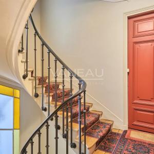 Paris XVIII - Bel ancien dans un quartier prisé