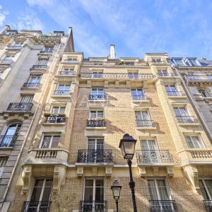 Paris XVIII - Bel ancien dans un quartier prisé