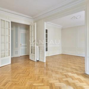 Paris XVIII - Bel ancien dans un quartier prisé
