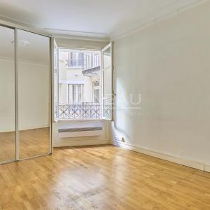 Paris XVIII - Bel ancien dans un quartier prisé