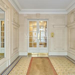 Paris XVIII - Bel ancien dans un quartier prisé