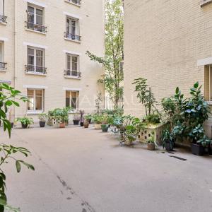 Paris XVIII - Bel ancien dans un quartier prisé