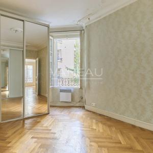 Paris XVIII - Bel ancien dans un quartier prisé