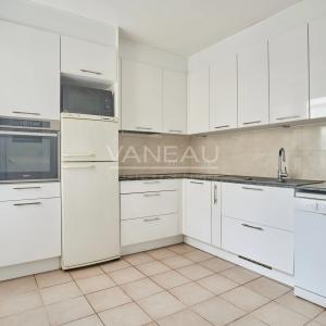 PARIS XVe - Lecourbe/Cambronne : Appartement trois pièces avec vue dégagée sur verdure