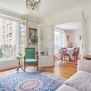 PARIS XVe - Lecourbe/Cambronne : Appartement trois pièces avec vue dégagée sur verdure