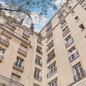 PARIS XVe - Lecourbe/Cambronne : Appartement trois pièces avec vue dégagée sur verdure