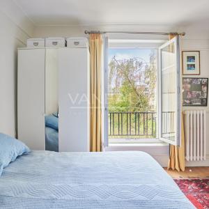 PARIS XVe - Lecourbe/Cambronne : Appartement trois pièces avec vue dégagée sur verdure