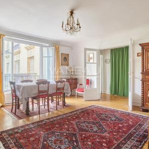 PARIS XVe - Lecourbe/Cambronne : Appartement trois pièces avec vue dégagée sur verdure