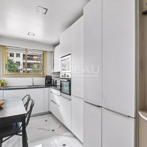 Paris XVIIe- Limitrophe Neuilly- Appartement clé en main avec balcon