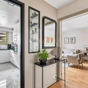 Paris XVIIe- Limitrophe Neuilly- Appartement clé en main avec balcon