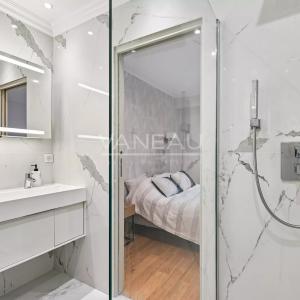 Paris XVIIe- Limitrophe Neuilly- Appartement clé en main avec balcon