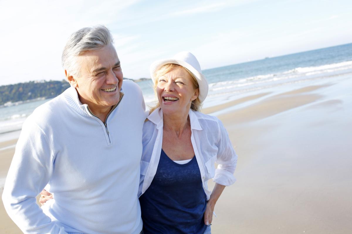 Un couple sur la plage