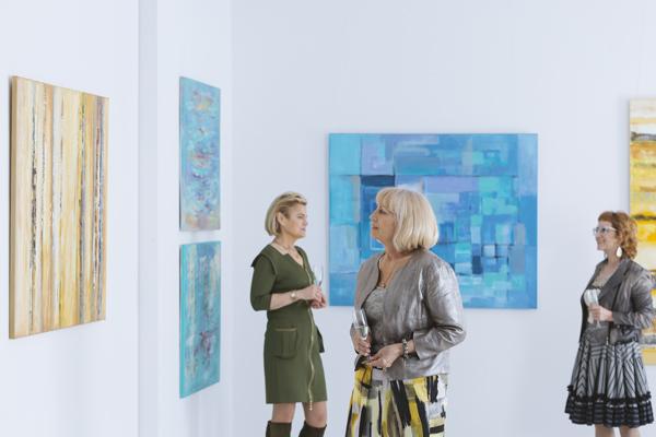 Collection d’art contemporain exposée dans un intérieur parisien – investir dans l'art