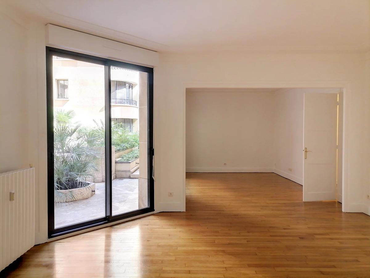 Paris VIIIe - Triangle d'or - Appartement en rez-de-chaussée ent