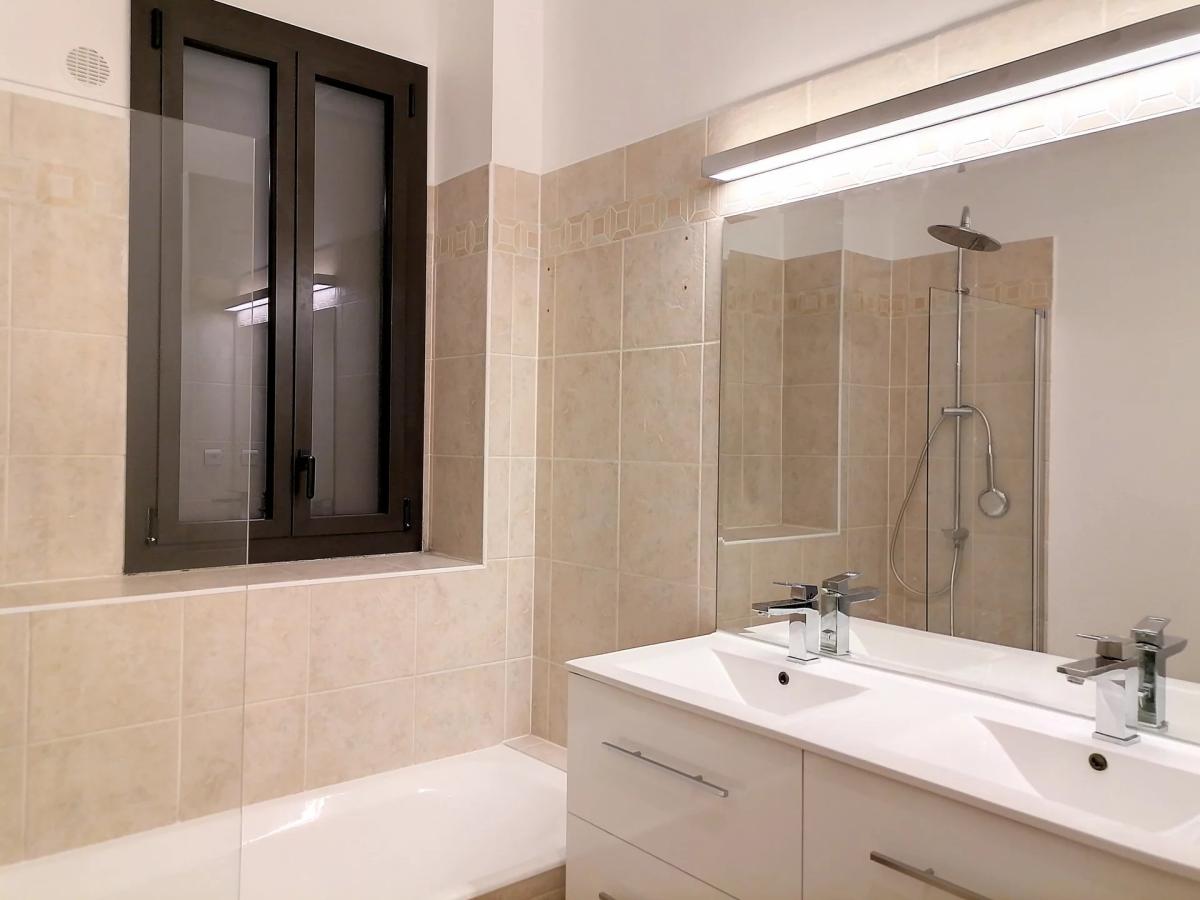 Paris VIIIe - Triangle d'or - Appartement en rez-de-chaussée ent