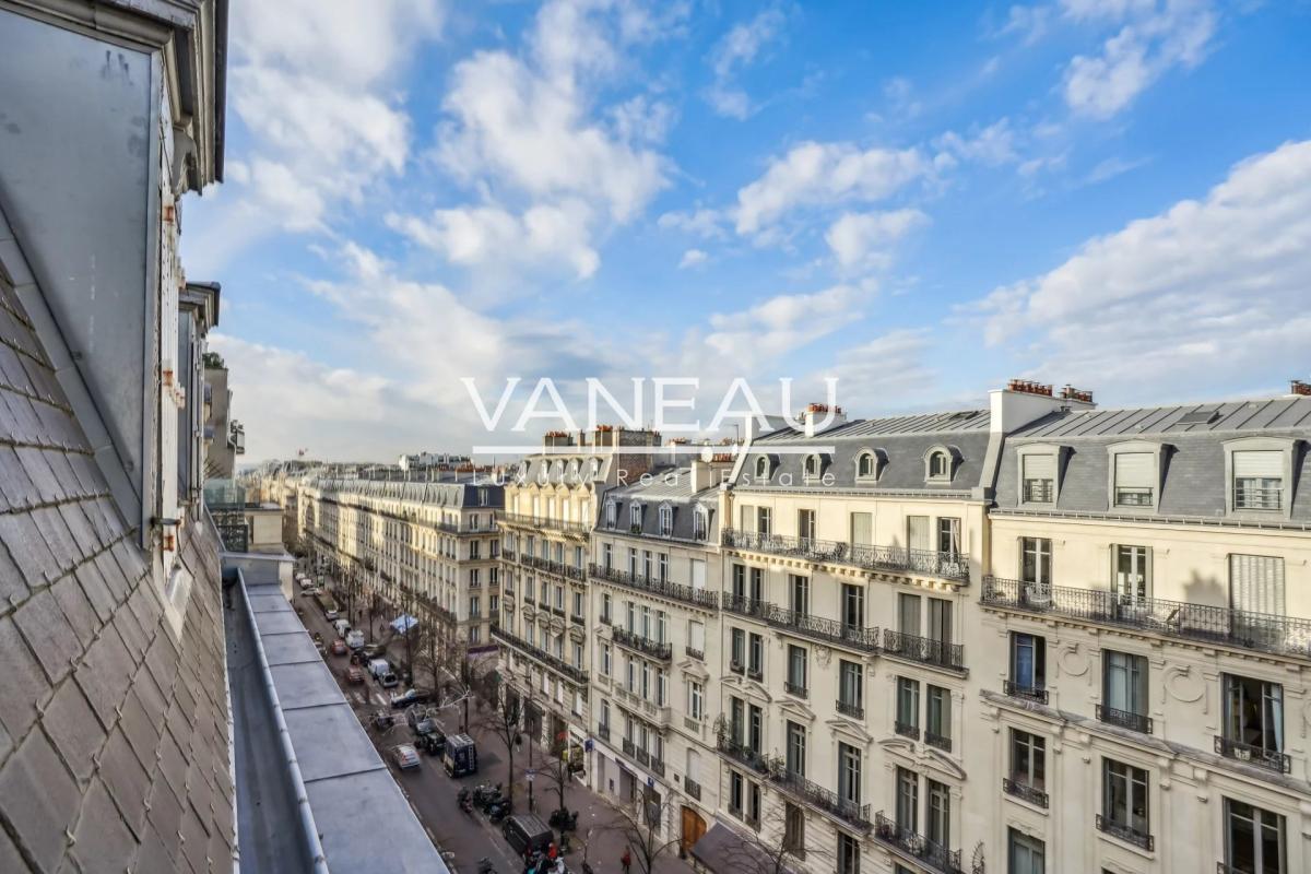 Paris XVI - 6ème étage avec vue dégagée place Victor Hugo