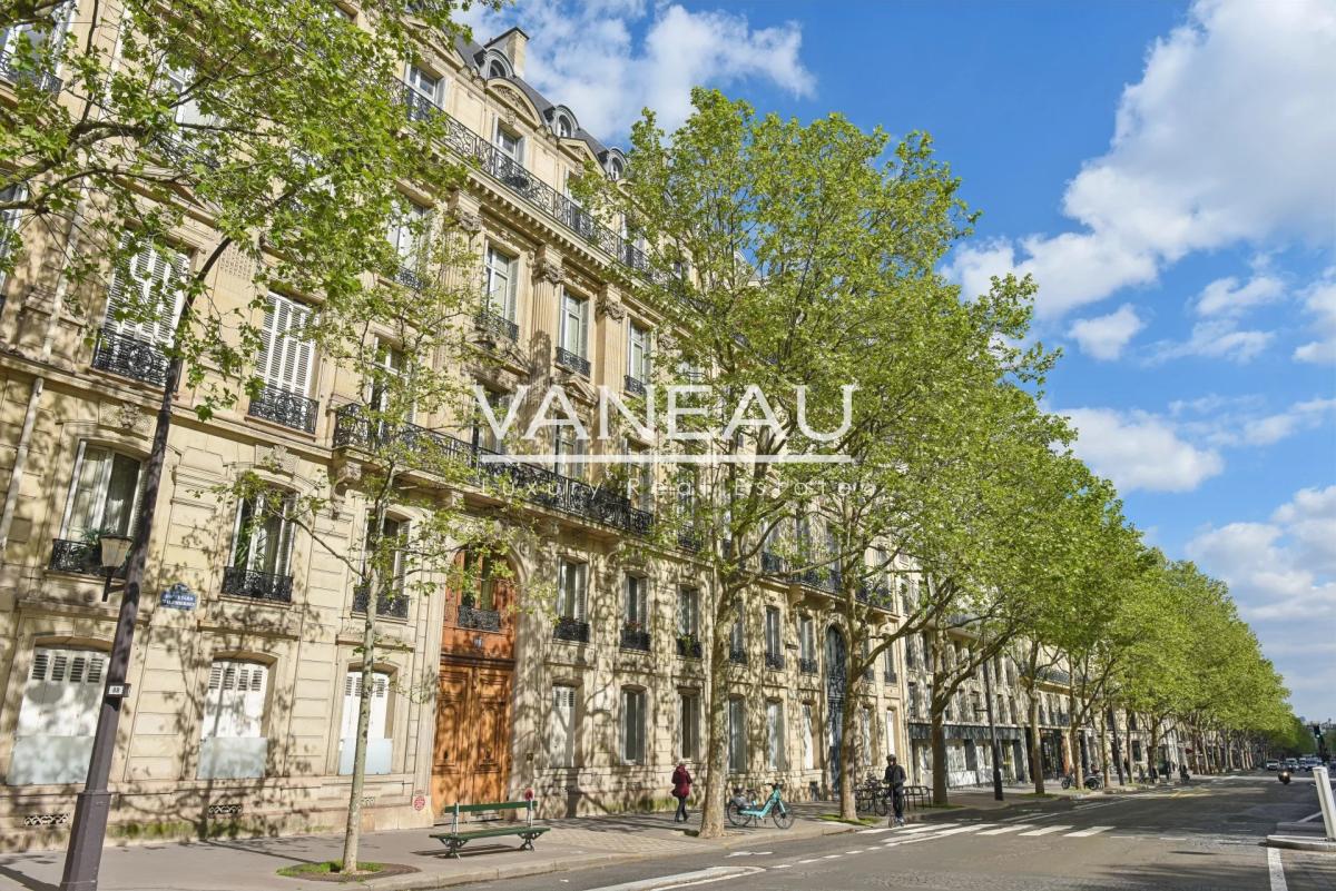 PARIS VIII - Parc Monceau - Appartement Haussmannien de 2 pièces