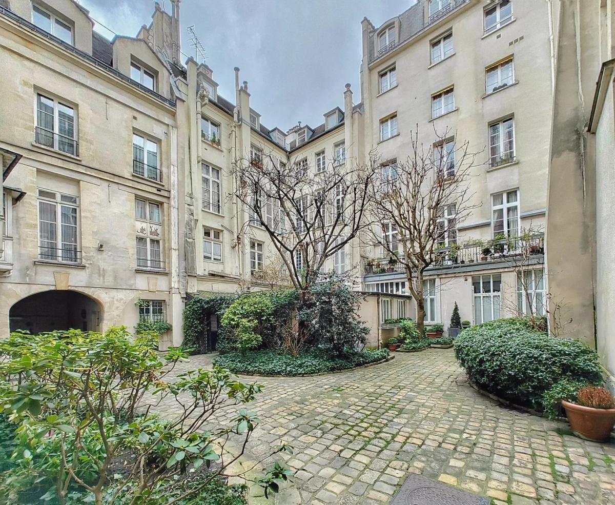 PARIS IV - ILE SAINT LOUIS - Appartement / pied-à-terre deux piè