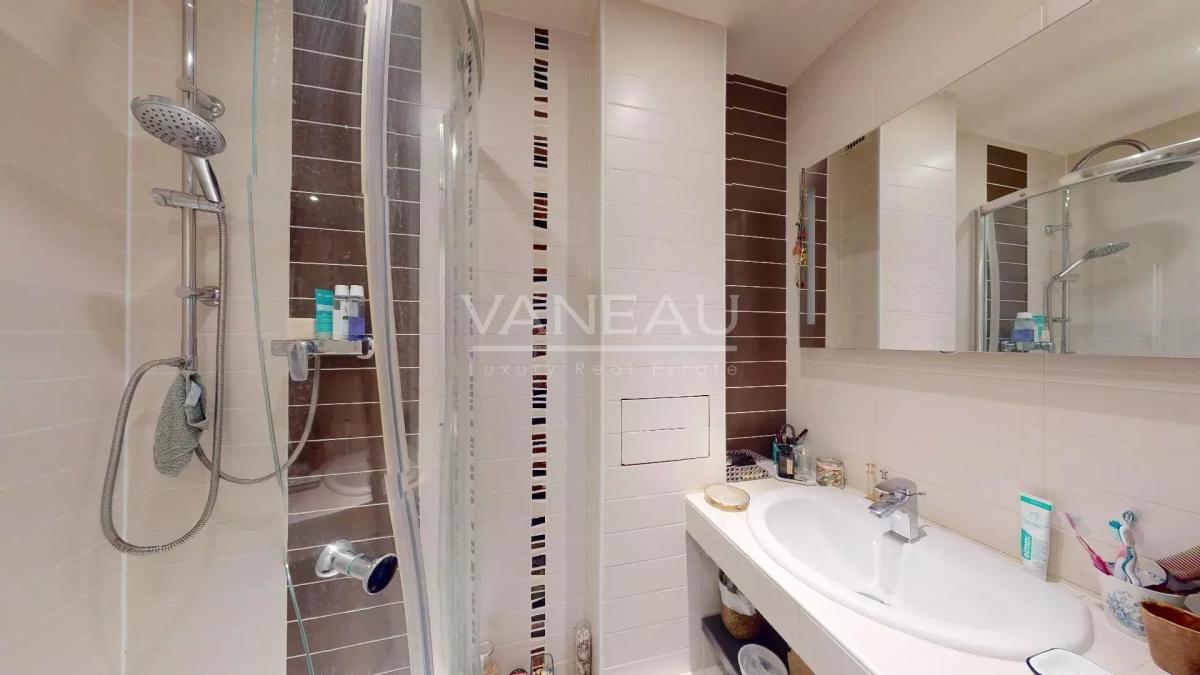 Paris XIXème - Bel appartement de cinq pièces - Vue dégagée - Ca