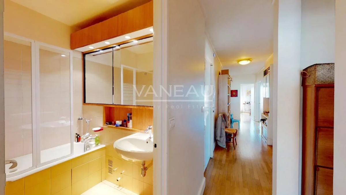 Paris XIXème - Bel appartement de cinq pièces - Vue dégagée - Ca
