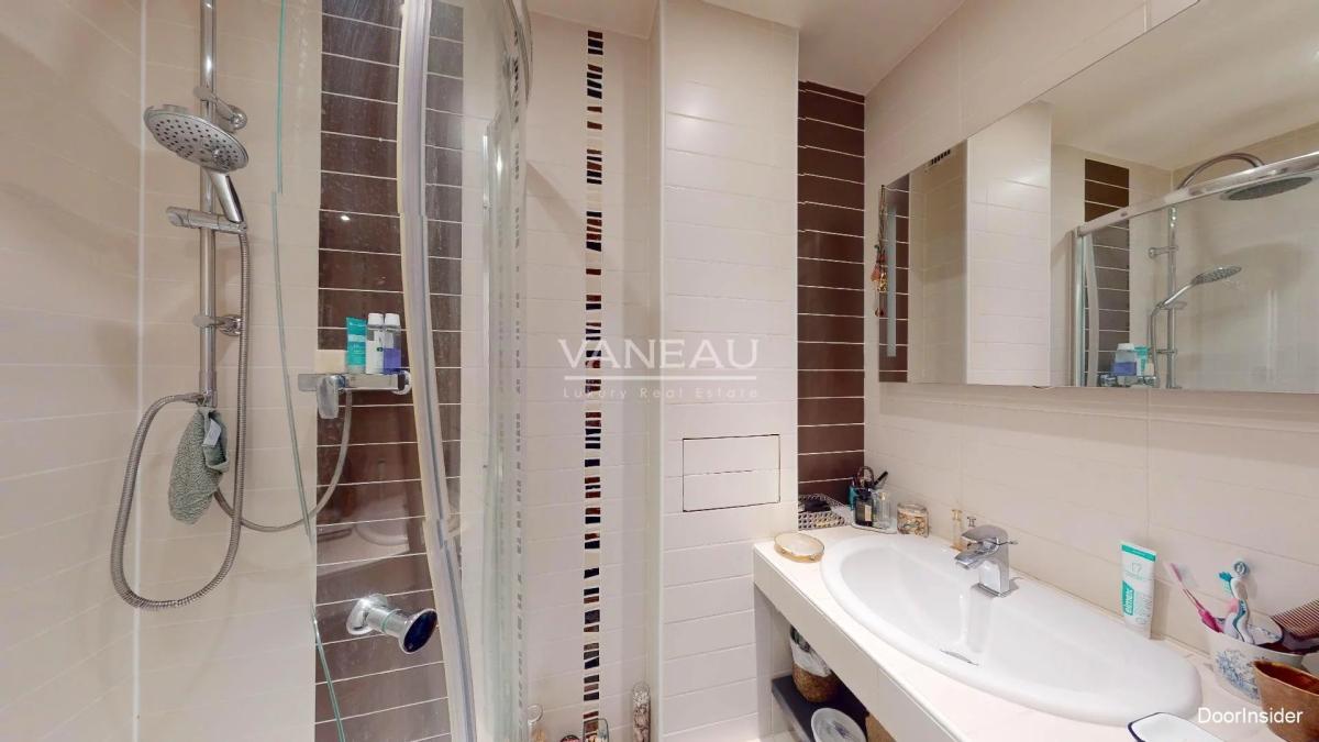 Paris XIXe - Bel appartement de 5 pièces - Vue dégagée - Cave et