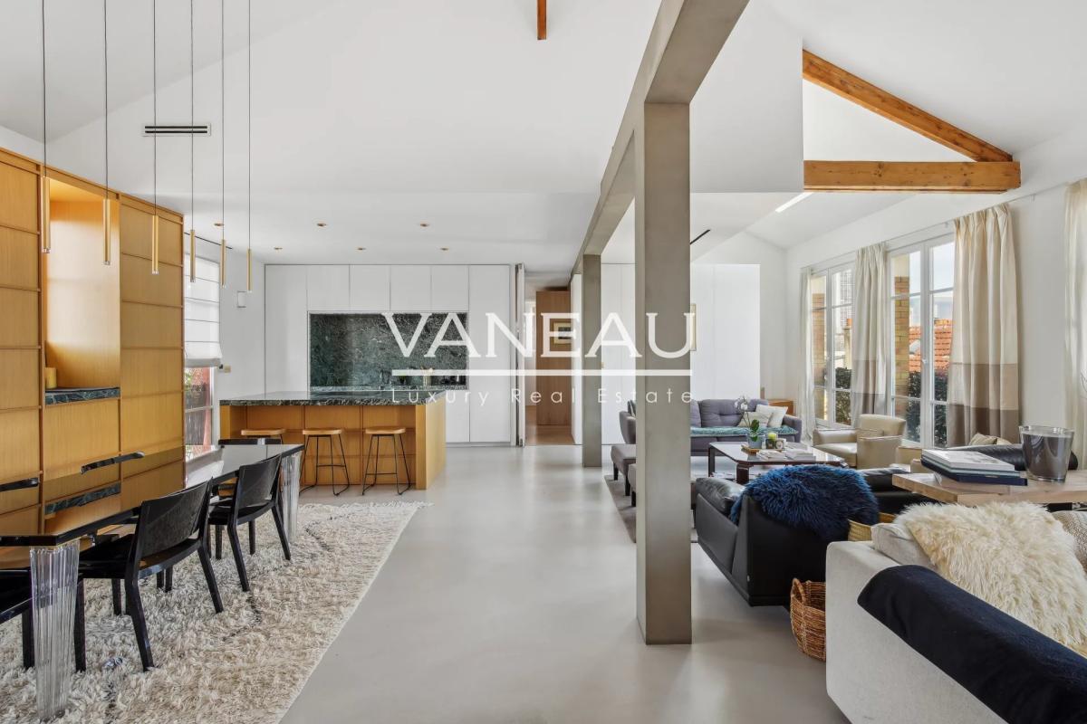 Puteaux Village - Duplex familial et de réception baigné de lumi