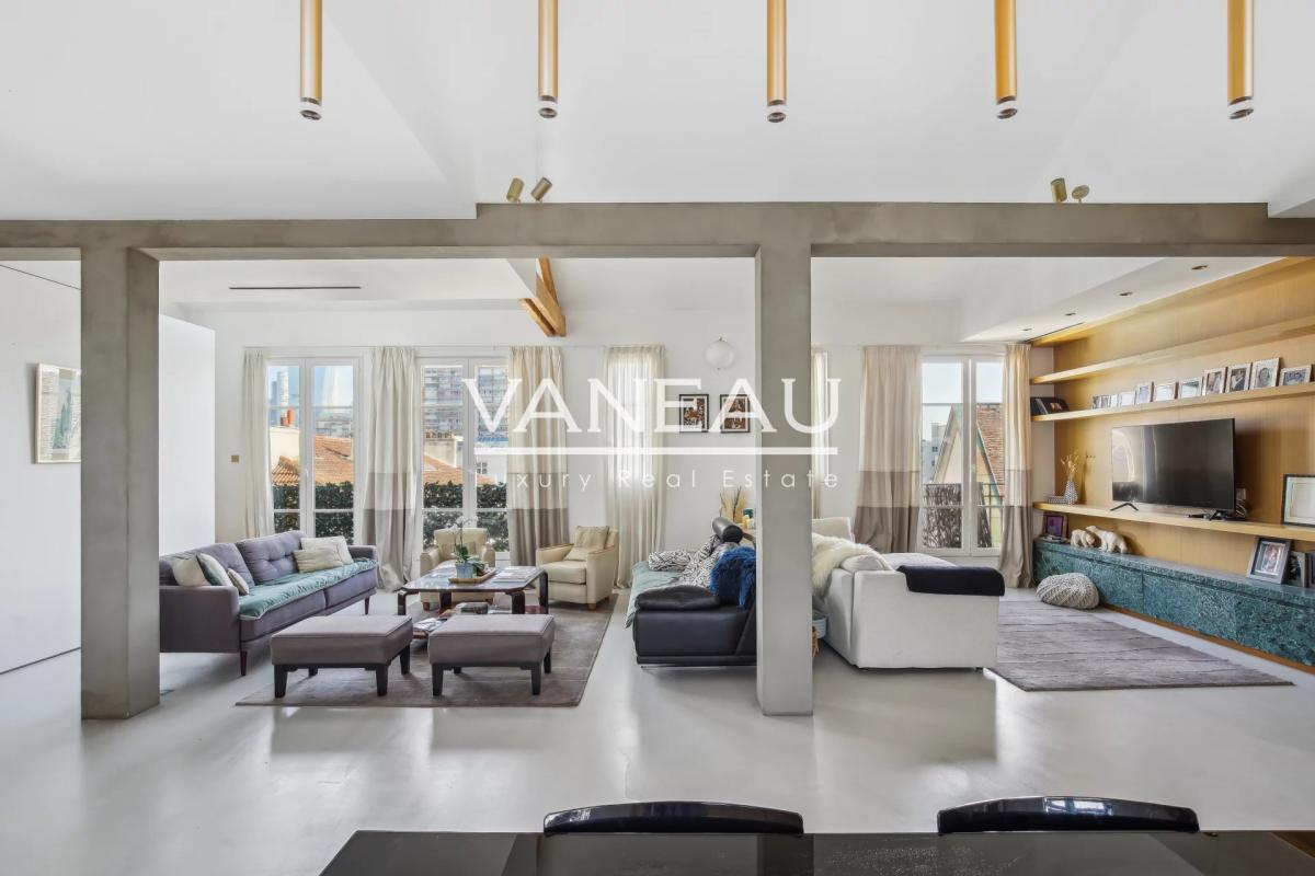 Puteaux Village - Duplex familial et de réception baigné de lumi