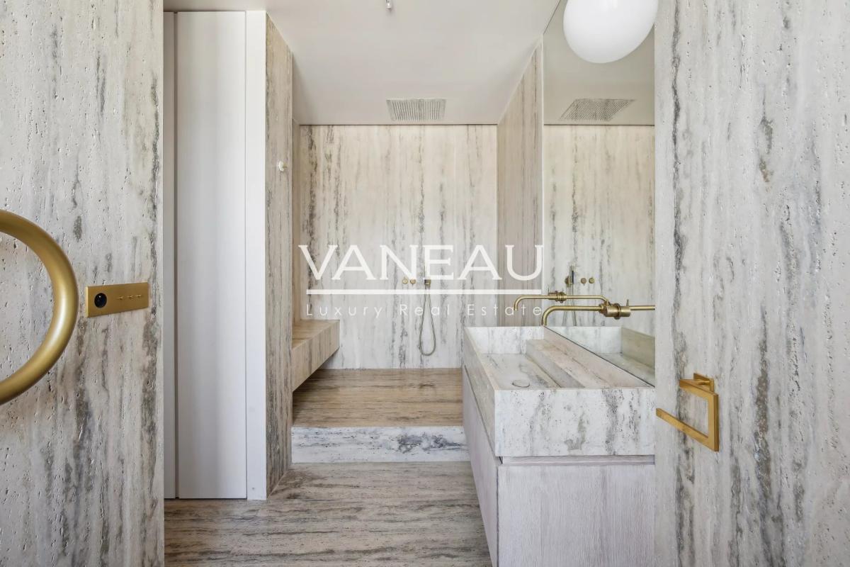 Puteaux Village - Duplex familial et de réception baigné de lumi
