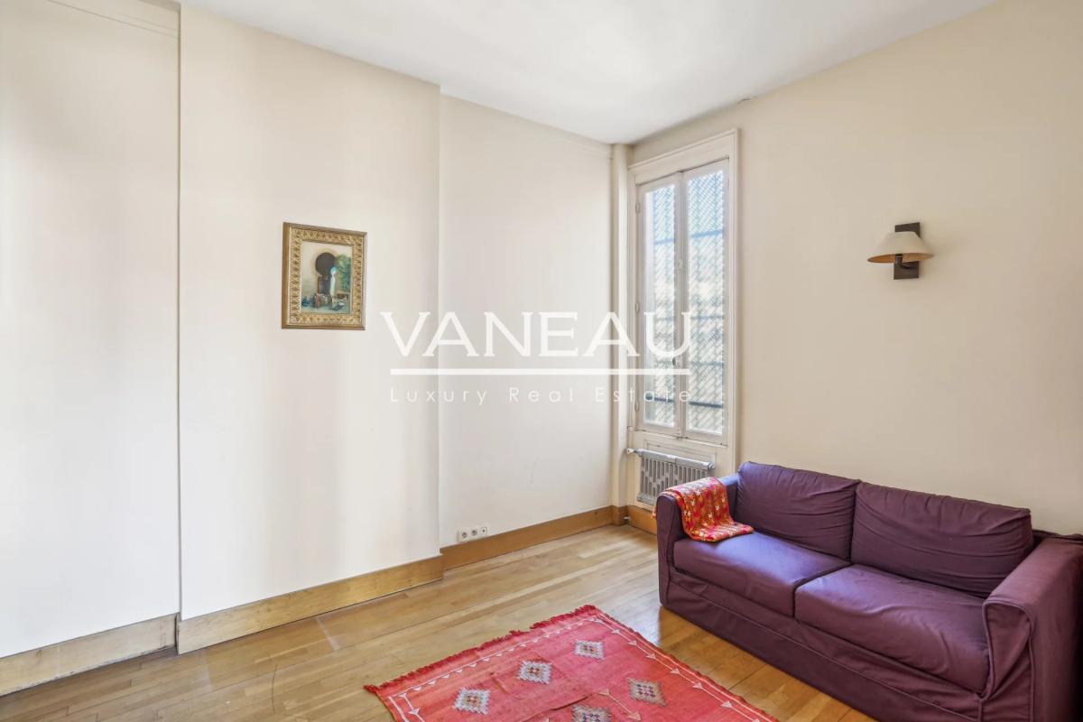 ***TRIANGLE D'OR / MONTAIGNE***