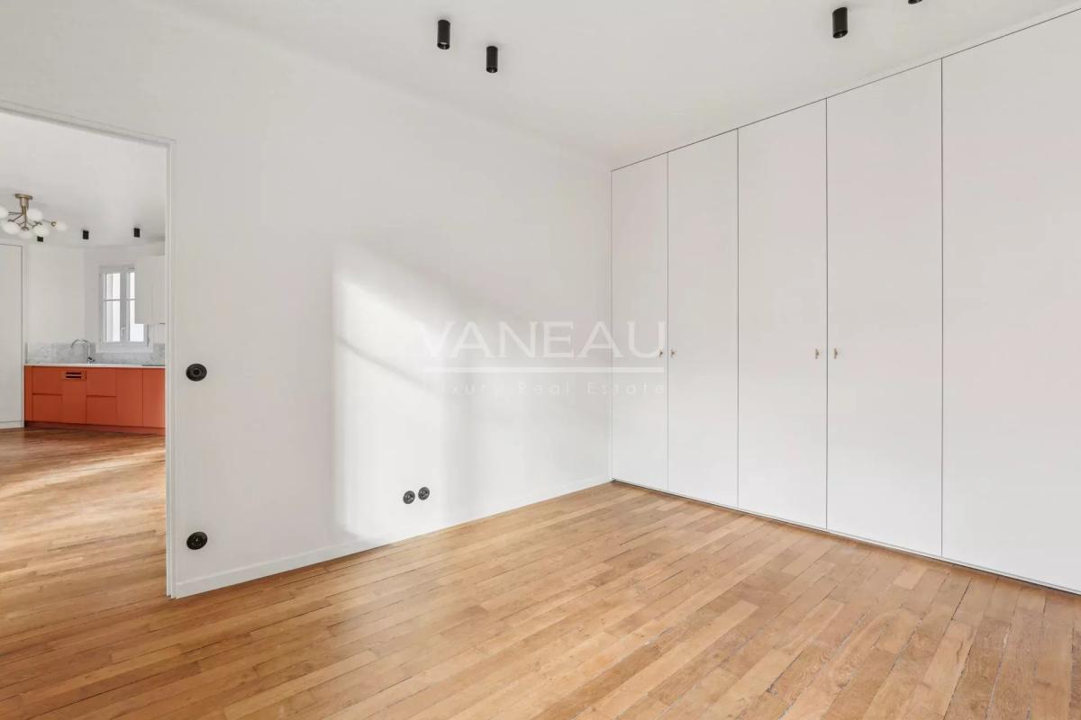 Paris VIIe - RUE SAINT DOMINIQUE