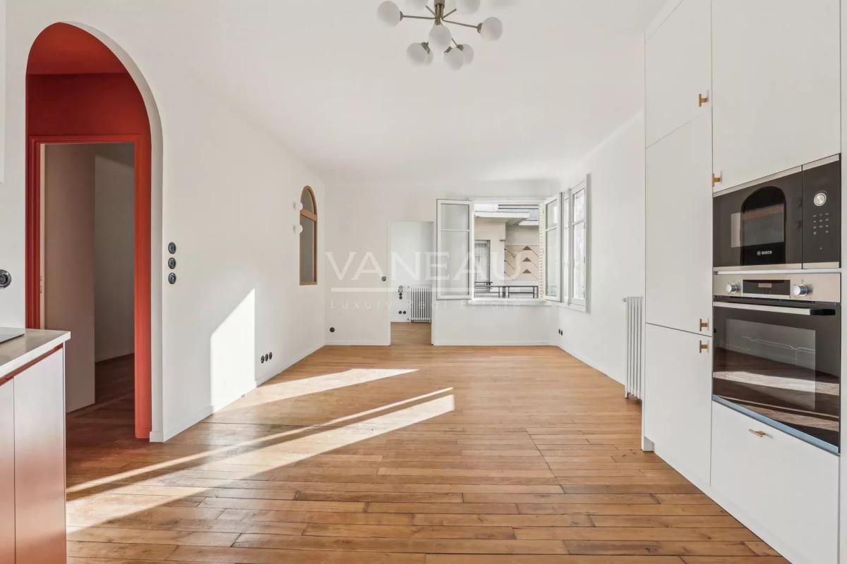 Paris VIIe - RUE SAINT DOMINIQUE