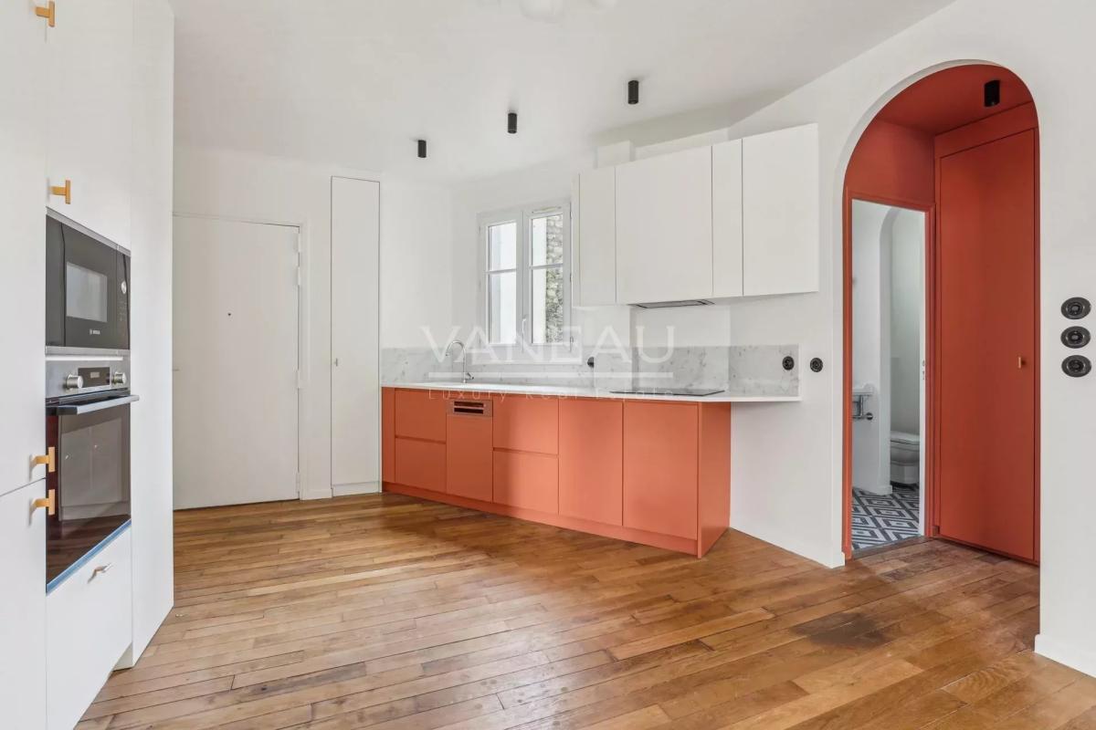 Paris VIIe - RUE SAINT DOMINIQUE