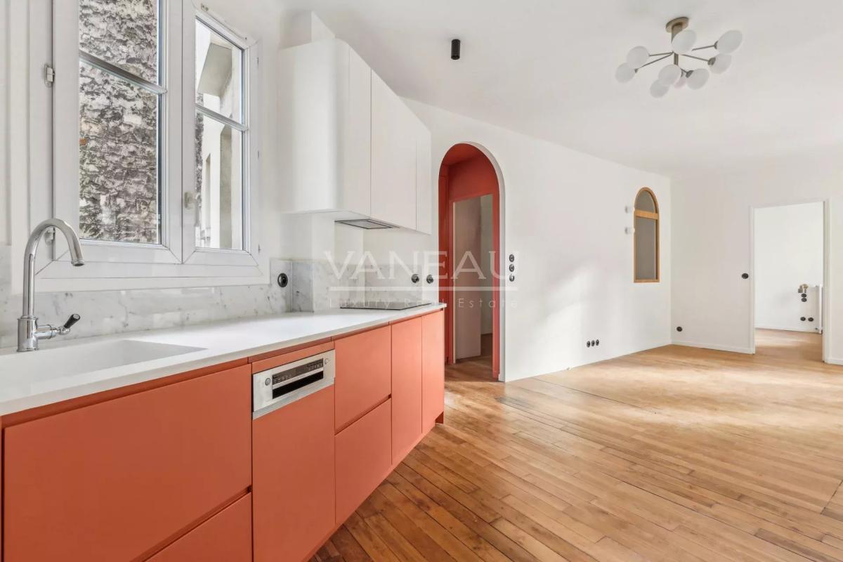 Paris VIIe - RUE SAINT DOMINIQUE