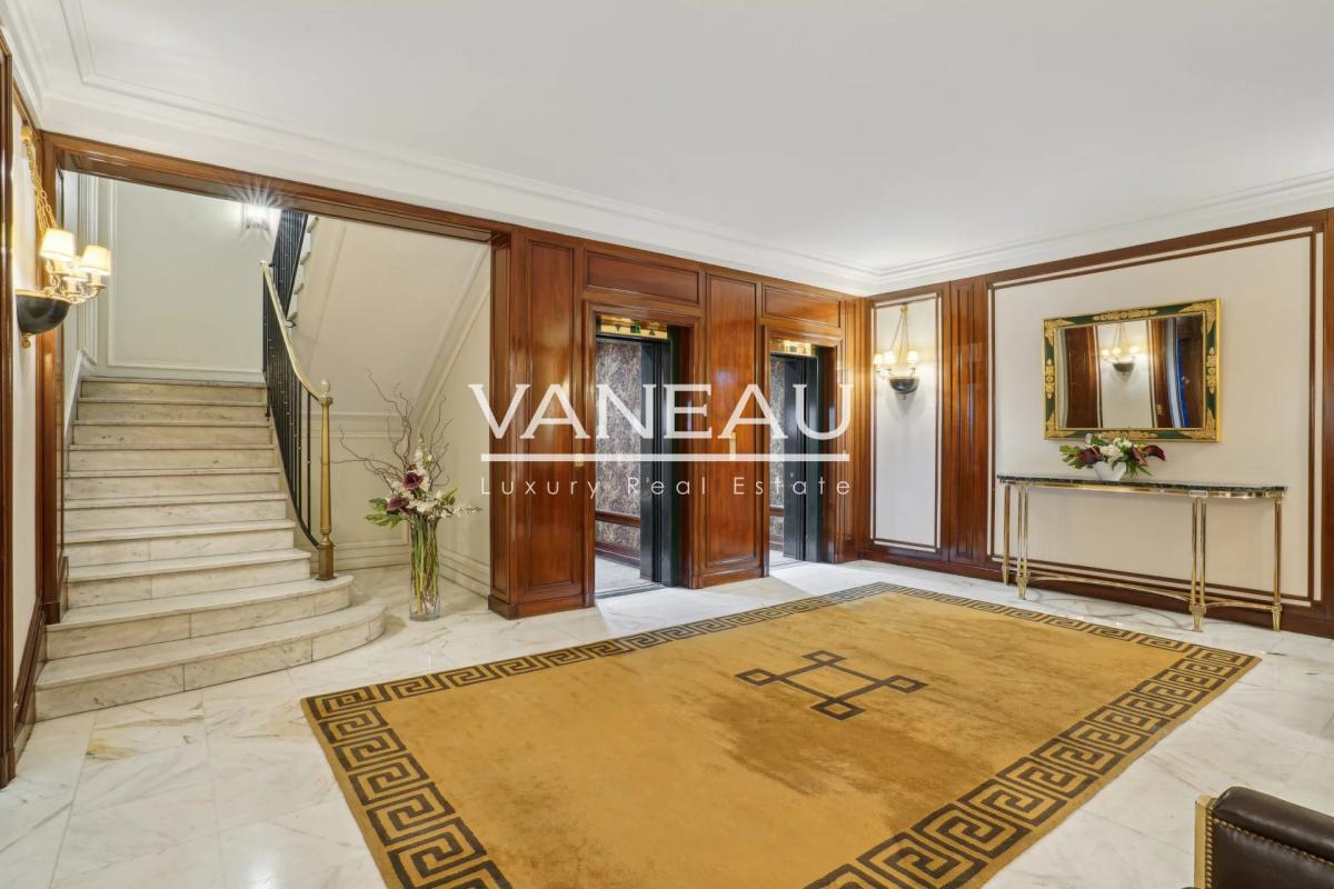 Paris VIIIe - GEORGES V - Pied-à-Terre d'exception
