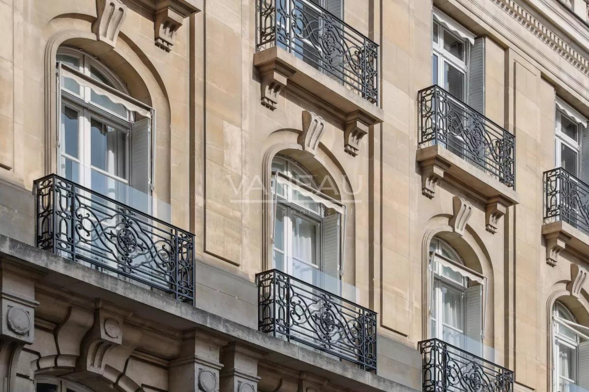 Paris VIIe - Grenelle - Invalides. Terrasse.