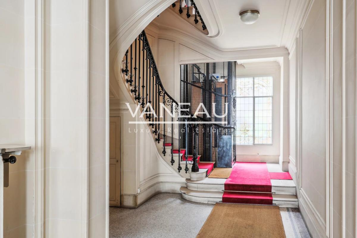 PARIS VIIe - Duroc - appartement familial - Quatre chambres- bal