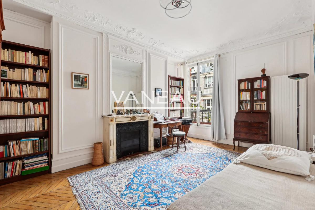 PARIS VIIe - Duroc - appartement familial - Quatre chambres- bal