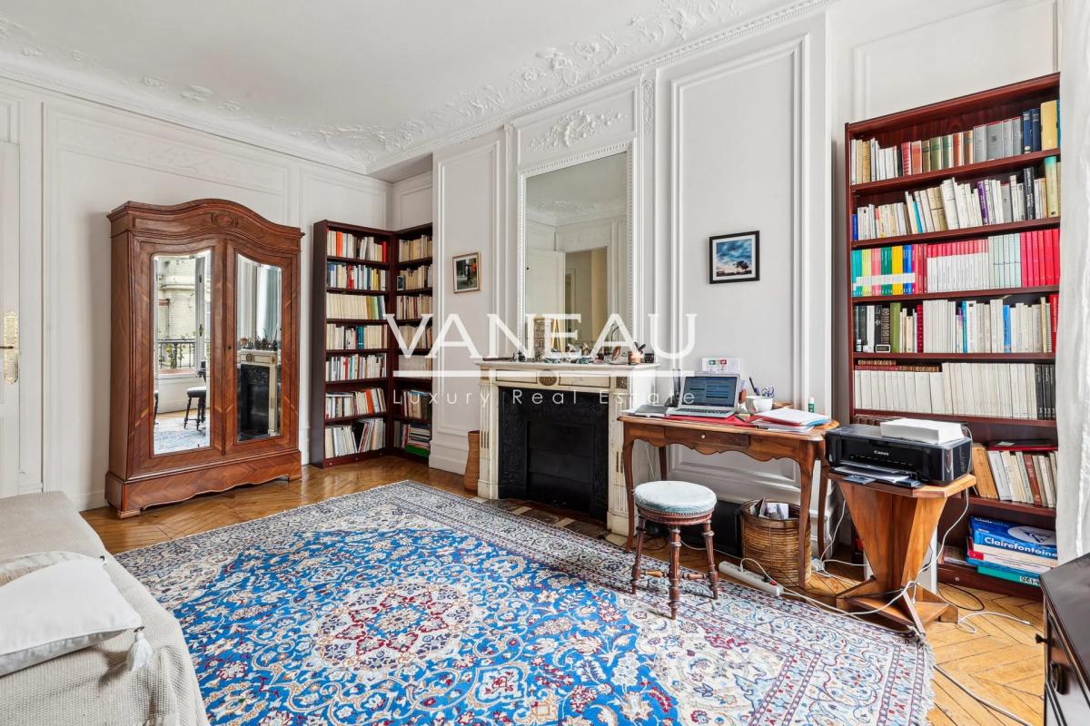 PARIS VIIe - Duroc - appartement familial - Quatre chambres- bal