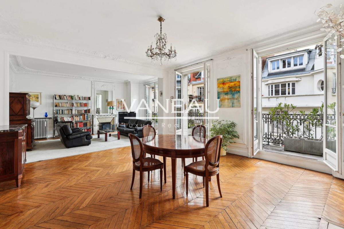 PARIS VIIe - Duroc - appartement familial - Quatre chambres- bal