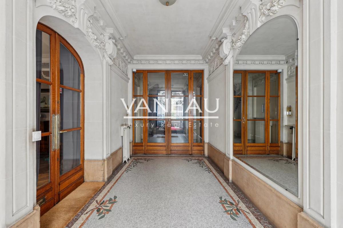 PARIS VIIe - Duroc - appartement familial - Quatre chambres- bal