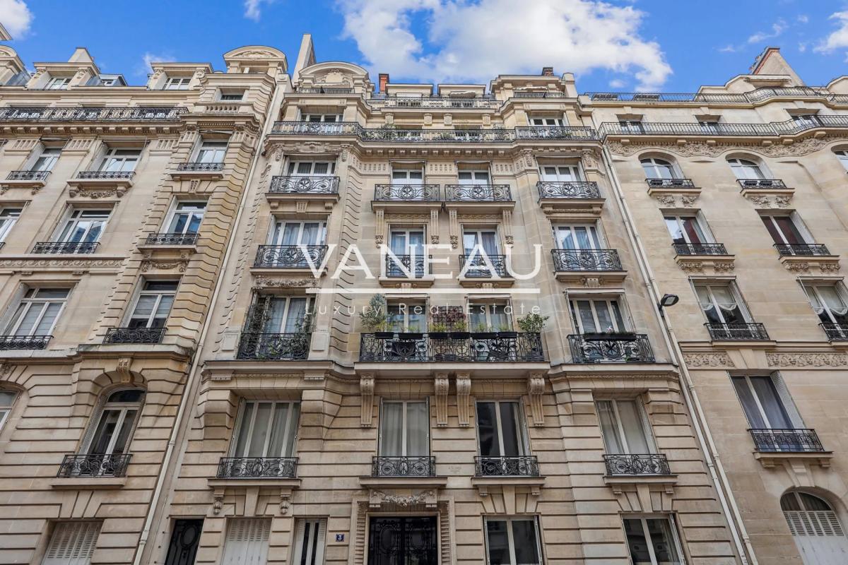 PARIS VIIe - Duroc - appartement familial - Quatre chambres- bal