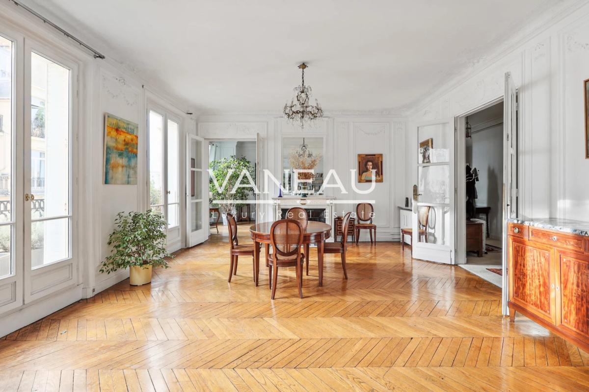 PARIS VIIe - Duroc - appartement familial - Quatre chambres- bal