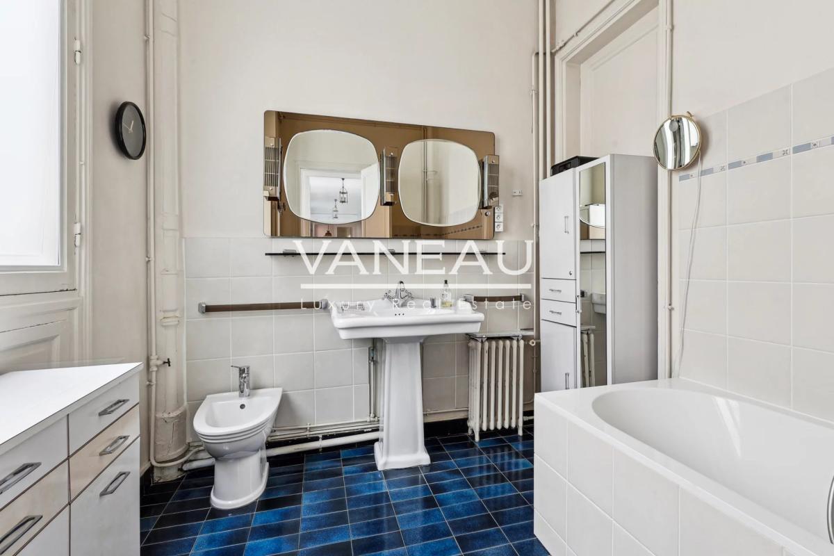 PARIS VIIe - Duroc - appartement familial - Quatre chambres- bal