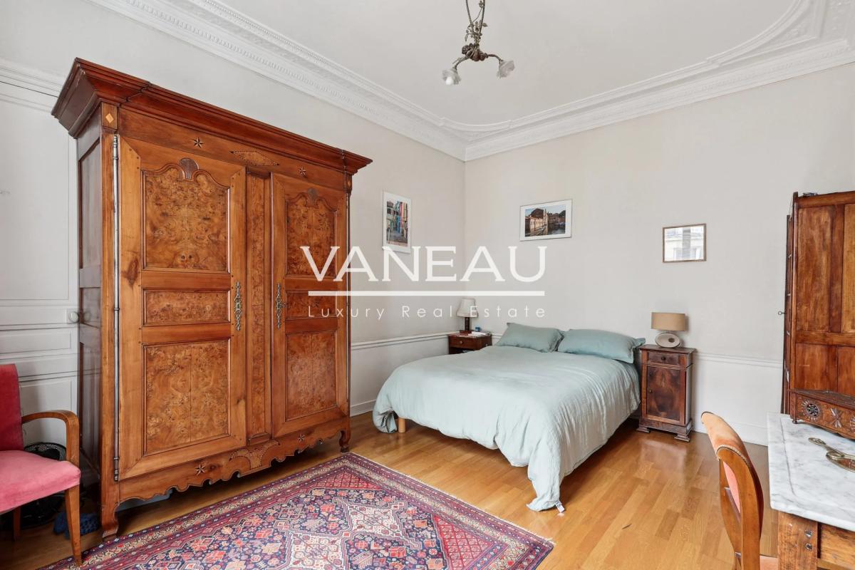 PARIS VIIe - Duroc - appartement familial - Quatre chambres- bal
