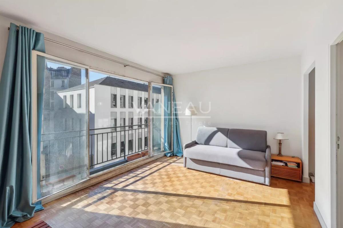 Paris 7ème - Invalides - studio - balcon